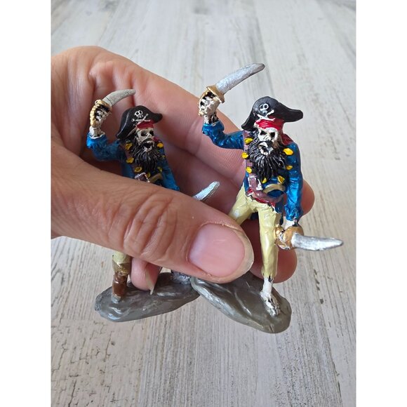 Lemax blackbeards ghost pirate Halloween people swords skeleton accessory fighti - Picture 4 of 5